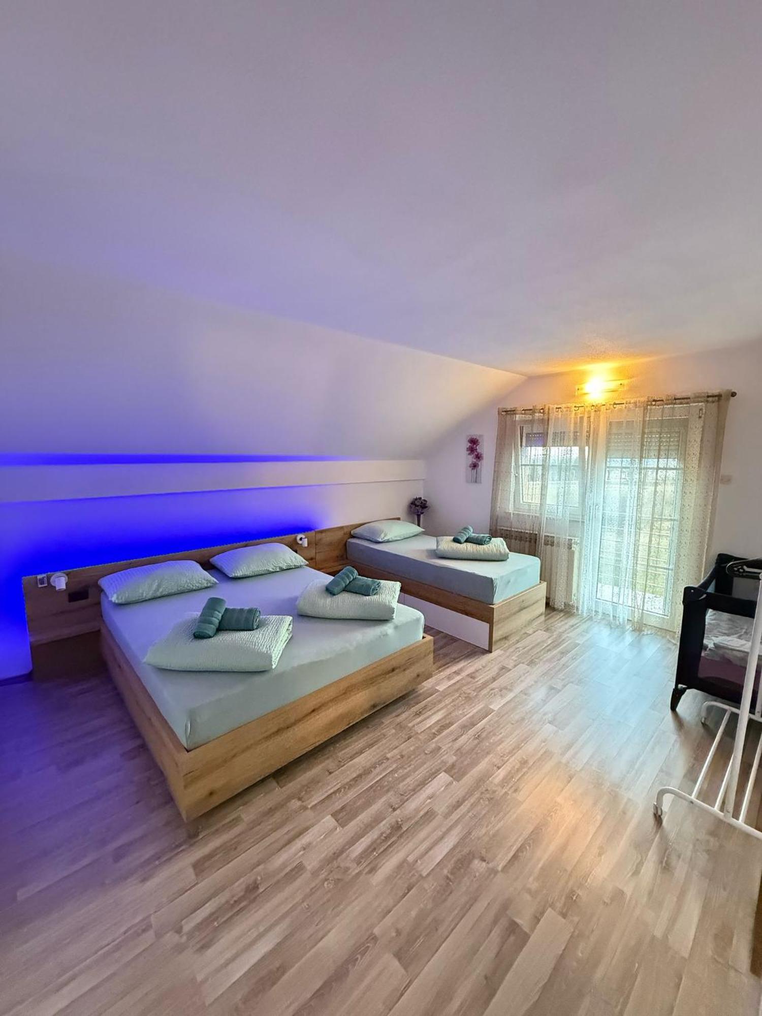 Apartments Marija Vrelo Korenicko Luaran gambar